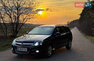 Opel Astra  2010