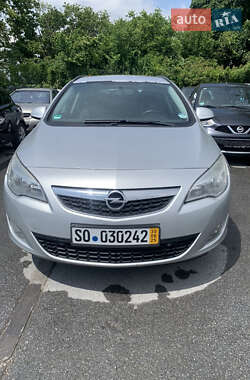 Opel Astra  2011