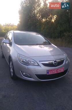 Opel Astra  2011