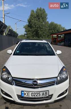 Opel Astra  2010
