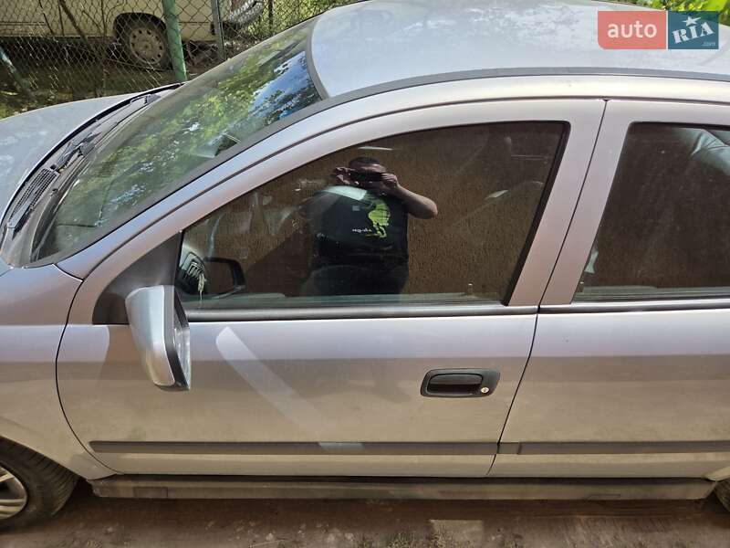 Седан Opel Astra 2000 в Львове