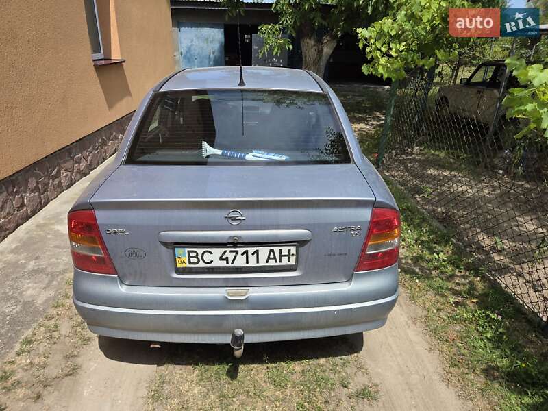 Седан Opel Astra 2000 в Львове