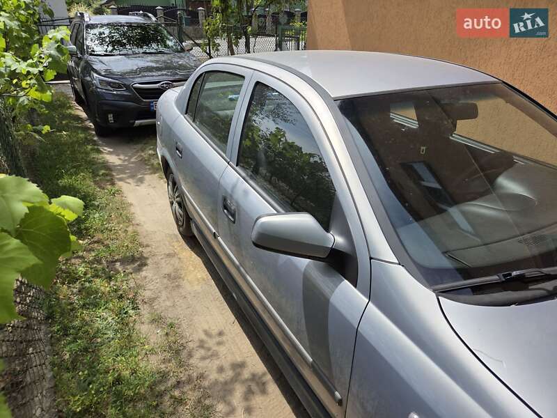 Седан Opel Astra 2000 в Львове