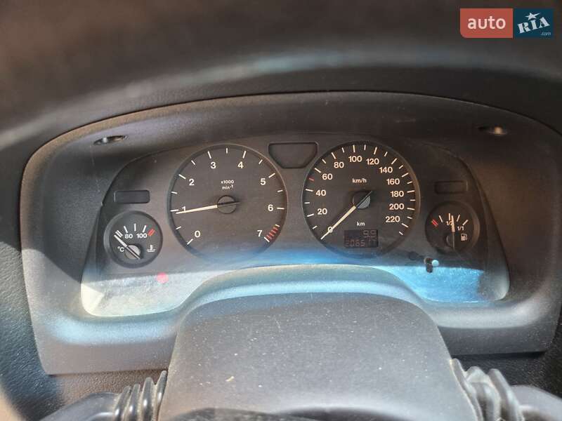 Седан Opel Astra 2000 в Львове