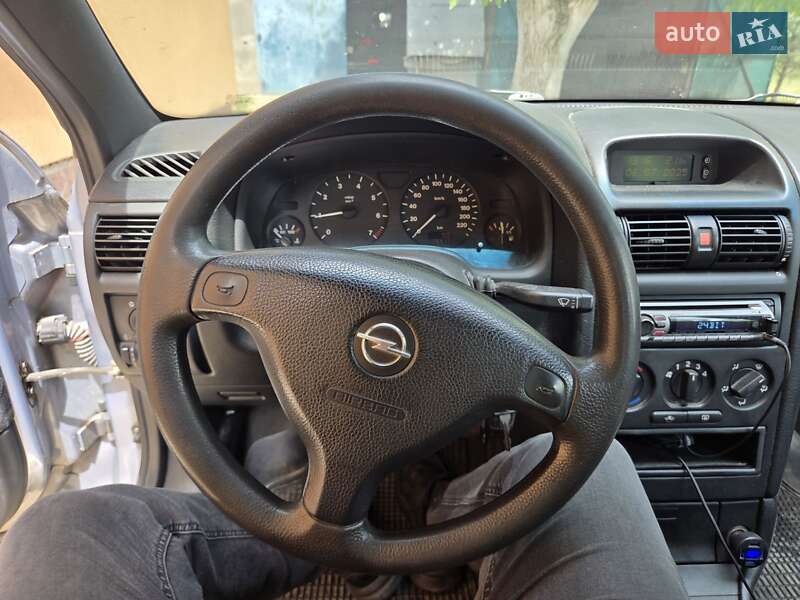 Седан Opel Astra 2000 в Львове