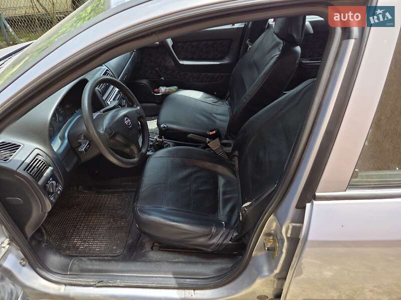 Седан Opel Astra 2000 в Львове