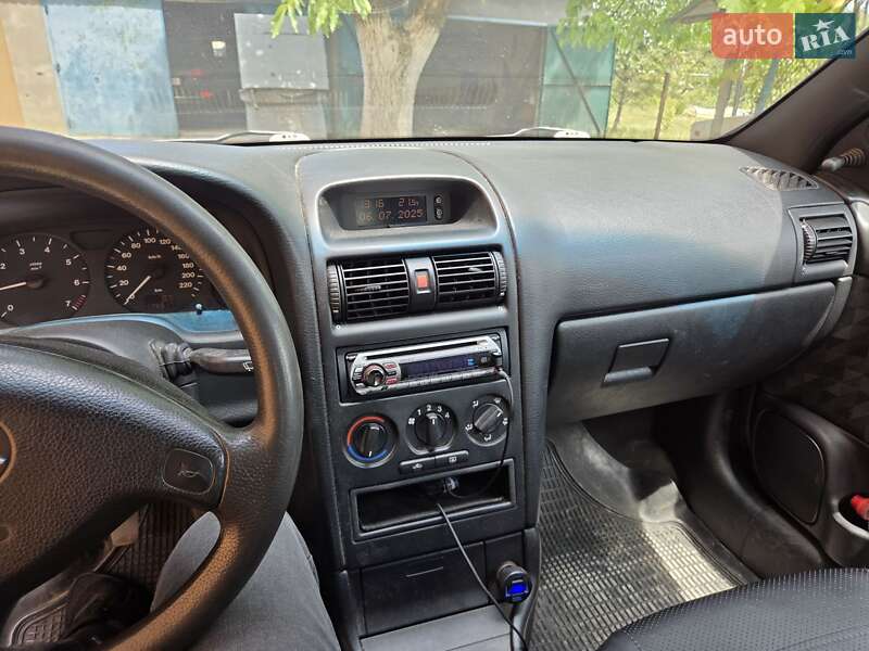 Седан Opel Astra 2000 в Львове