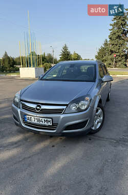 Opel Astra  2010
