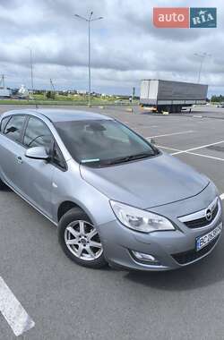 Opel Astra  2011
