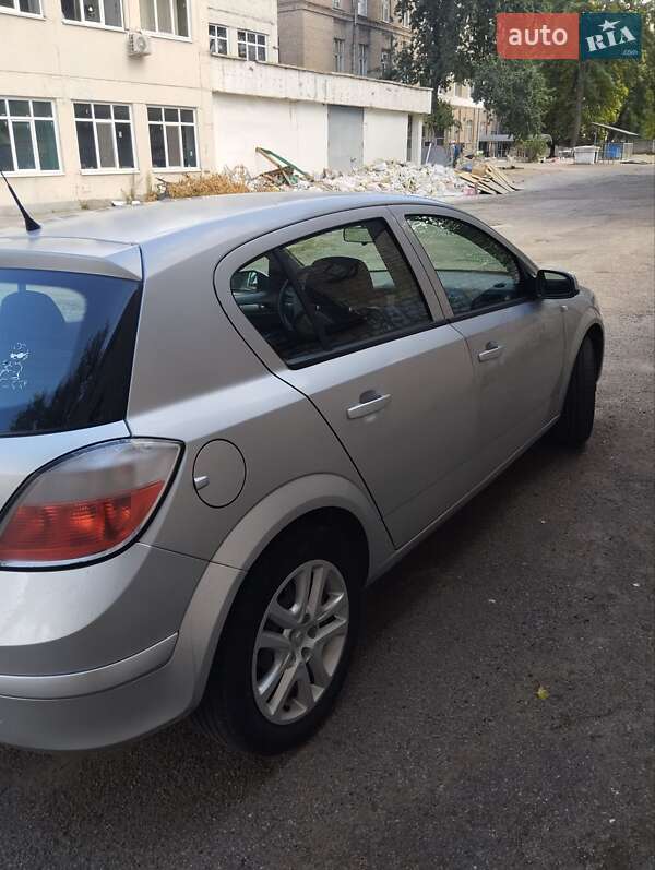 Хэтчбек Opel Astra 2005 в Запорожье