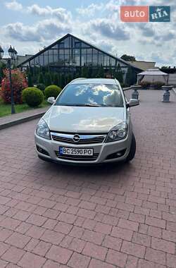 Opel Astra  2010