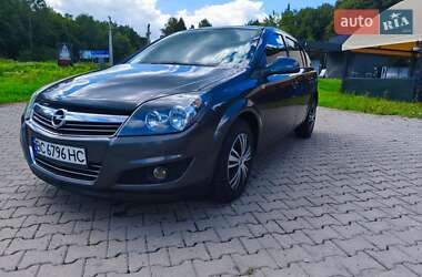 Opel Astra  2011