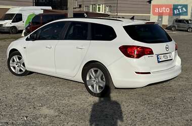 Opel Astra  2011