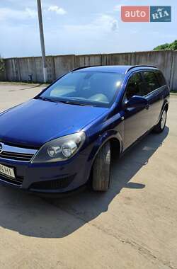 Opel Astra  2010