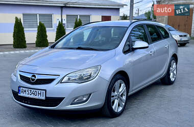 Opel Astra  2012