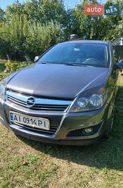 Opel Astra  2010