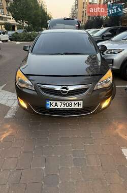 Opel Astra  2012