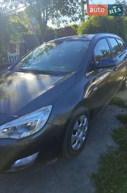 Opel Astra  2011