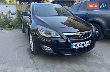Opel Astra  2011