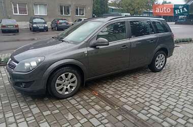 Opel Astra  2010