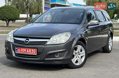 Opel Astra  2010