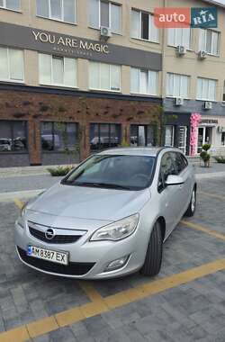Opel Astra  2011