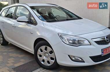 Opel Astra  2011