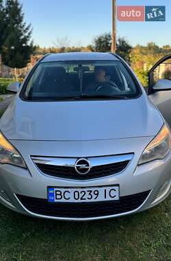 Opel Astra  2011