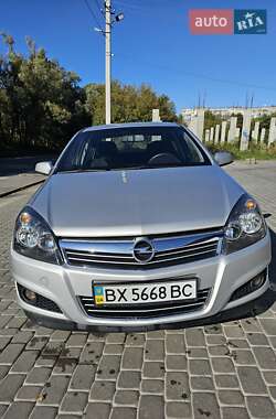Opel Astra  2011