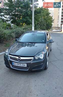 Opel Astra  2010