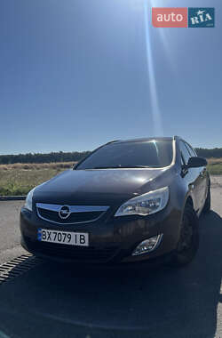 Opel Astra  2011
