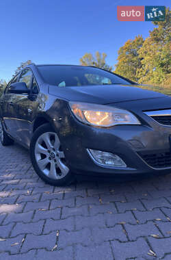 Opel Astra  2012