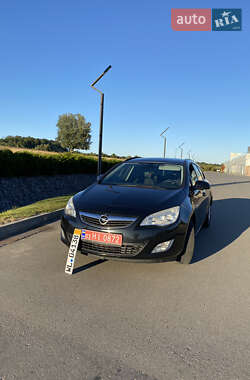 Opel Astra  2012