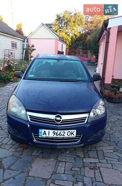 Opel Astra  2011