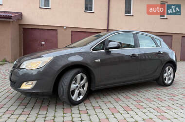 Opel Astra  2010