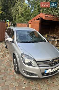 Opel Astra  2010