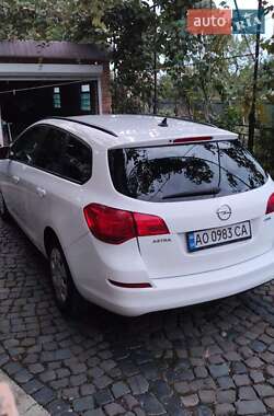 Opel Astra  2012