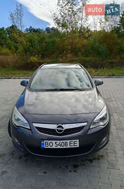 Opel Astra  2010