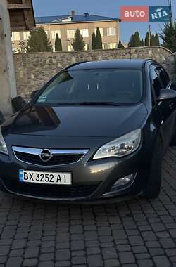 Opel Astra  2011