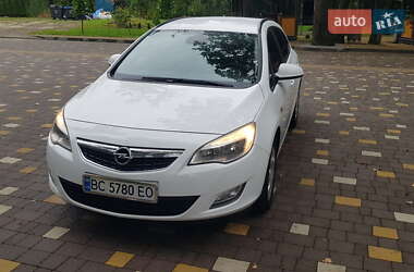 Opel Astra  2011