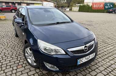 Opel Astra  2010