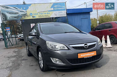 Opel Astra  2011