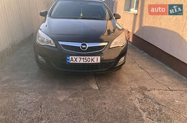 Opel Astra  2011