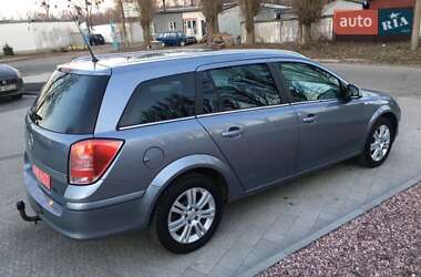 Opel Astra  2010