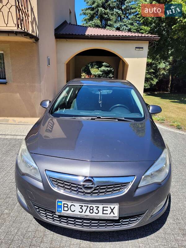 Хэтчбек Opel Astra