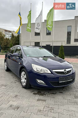 Opel Astra  2011