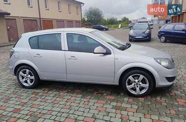 Opel Astra  2010