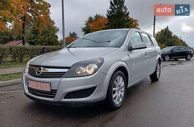 Opel Astra  2010