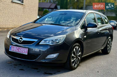 Opel Astra  2011