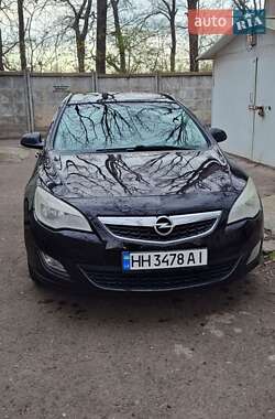 Opel Astra  2011